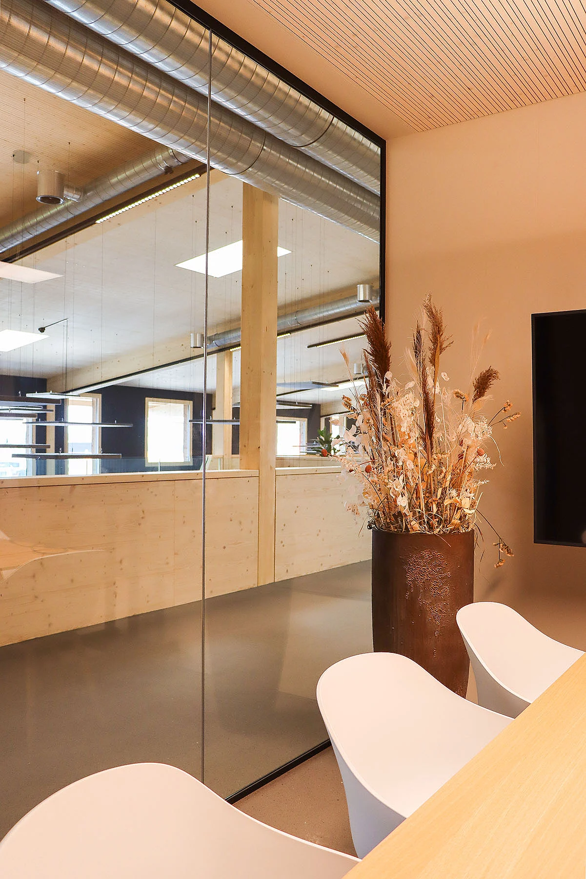 Sitzungzimmer mit aussicht ins Büro 